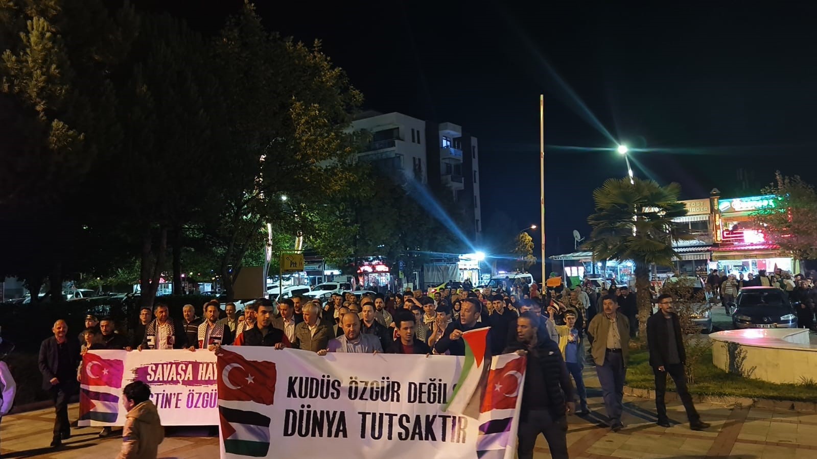 Gediz’de Filistin’e destek yürüyüşü