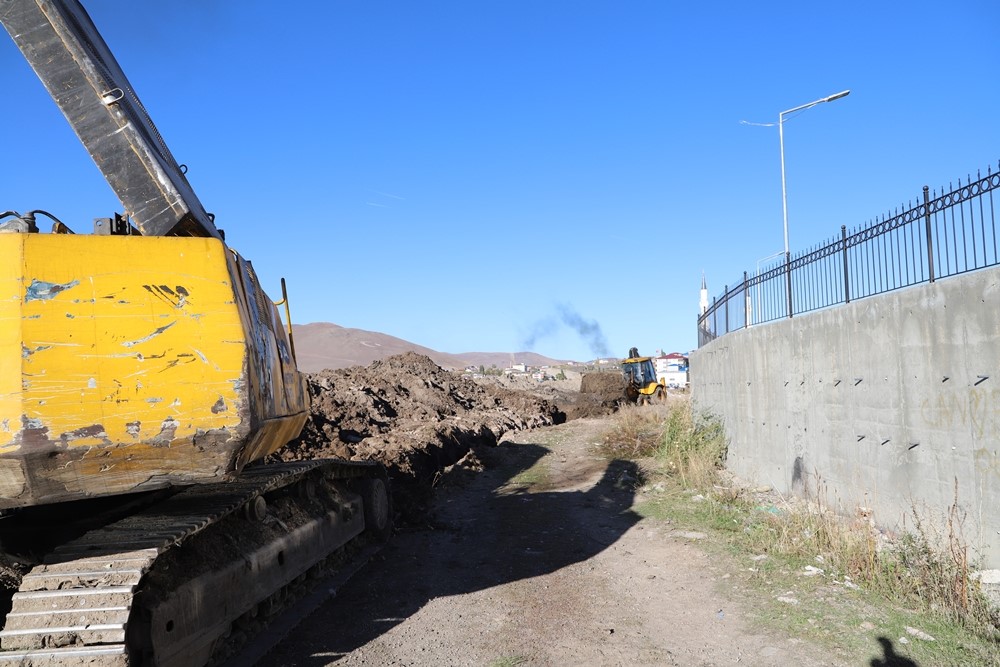 Ardahan Belediyesi, altyapı &ccedil;alışmalarını s&uuml;rd&uuml;r&uuml;yor
