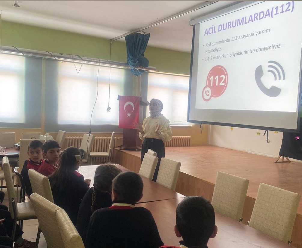 Çıldır’da Öğrencilere Sağlık Eğitimi Veriliyor