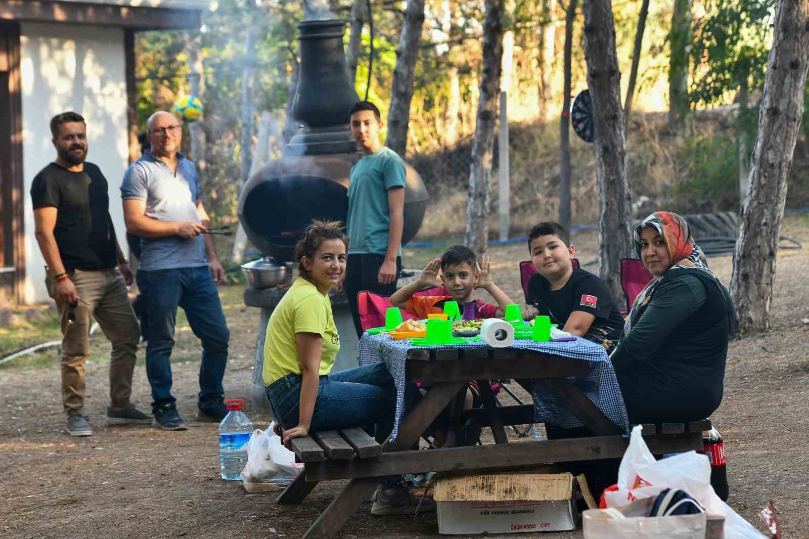 Hacıkadın Kent Ormanı sonbaharda da piknik&ccedil;ilerin tercihi
