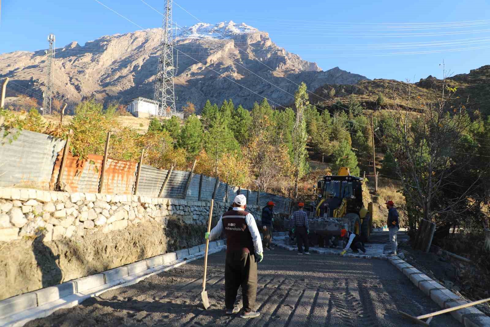 Sümbül Mahallesi’nde kilit taşı çalışmaları start aldı