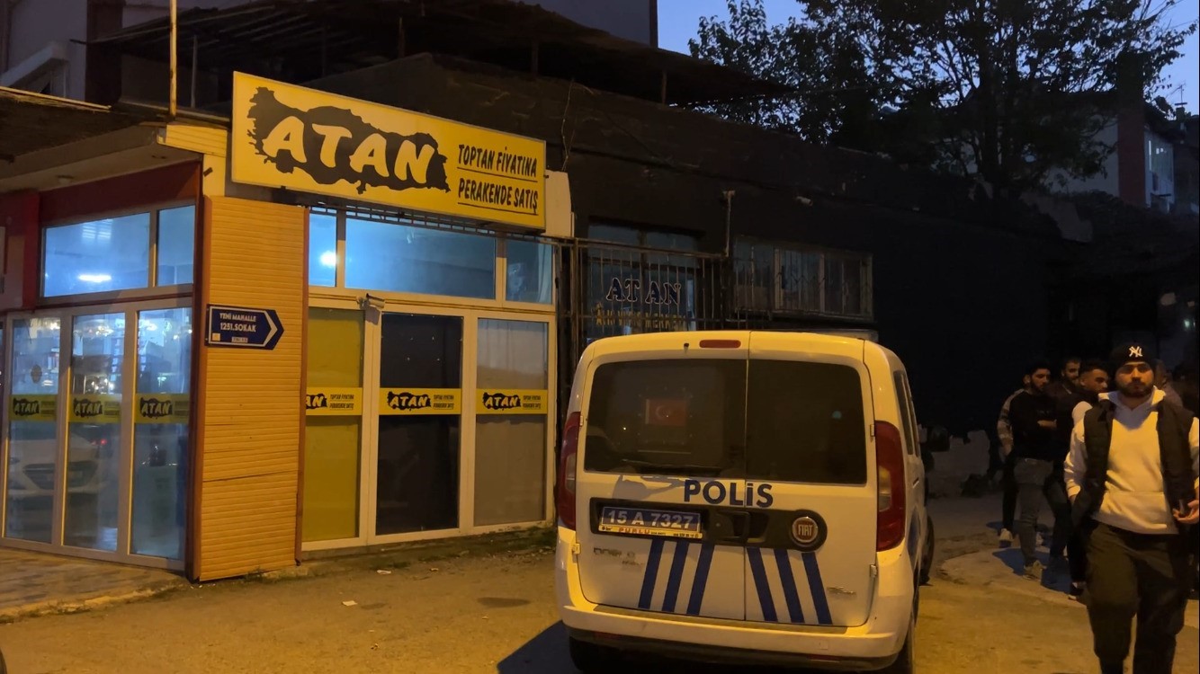 Burdur&rsquo;da komşular arasında bı&ccedil;aklı kavga: 4 yaralı 