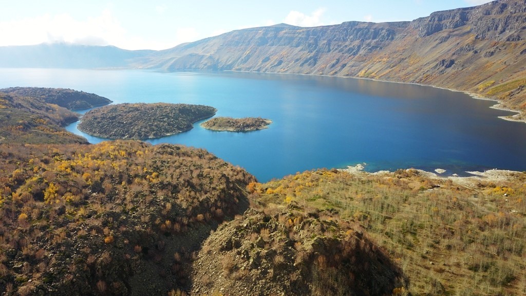 Nemrut Krater Gölü sezonun son ziyaretçilerini ağırlıyor
