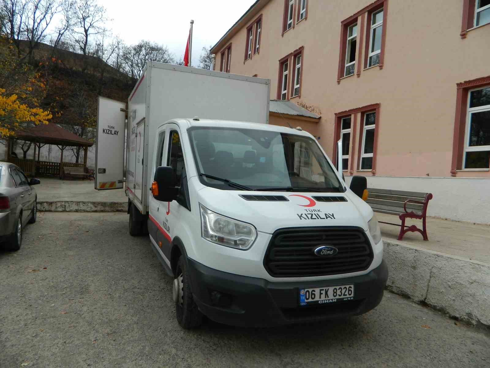 Posof&rsquo;ta &uuml;niversiteli &ouml;ğrencilerden kan bağışı
