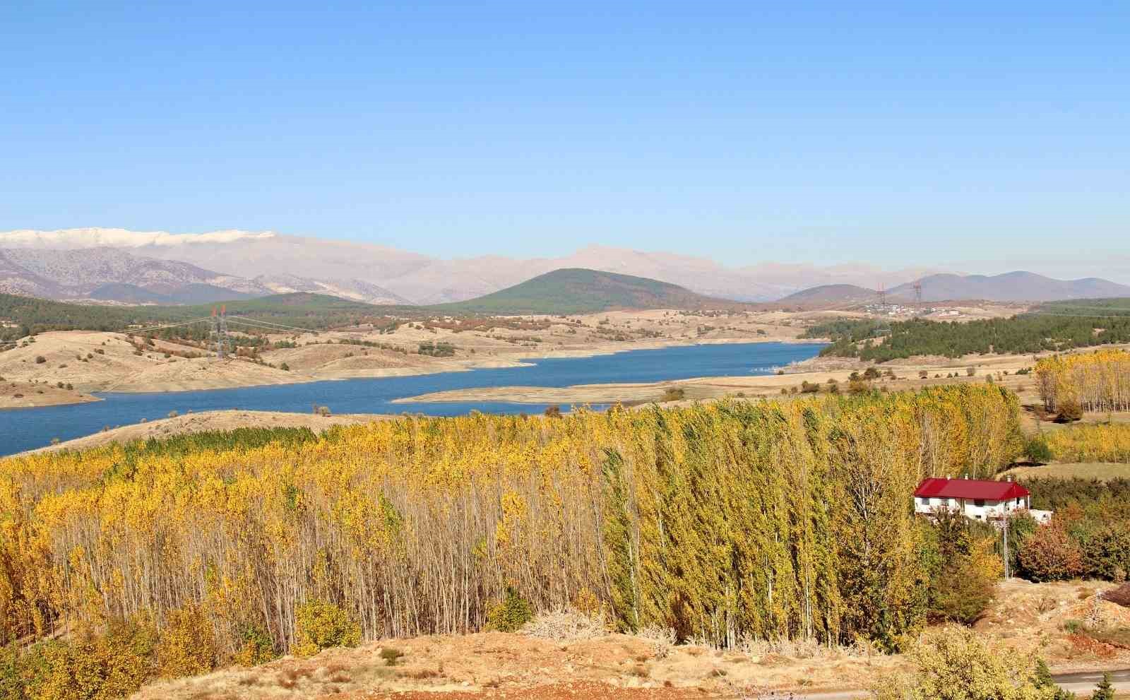Kahramanmaraş&rsquo;ta Adatepe Barajın da  sonbahar manzaraları
