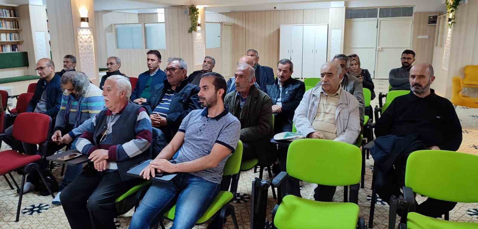 Prof. Dr. T&ouml;renek: &ldquo;Sezai Karako&ccedil; bir &ccedil;eşit mesnevi yazarıdır&rdquo;
