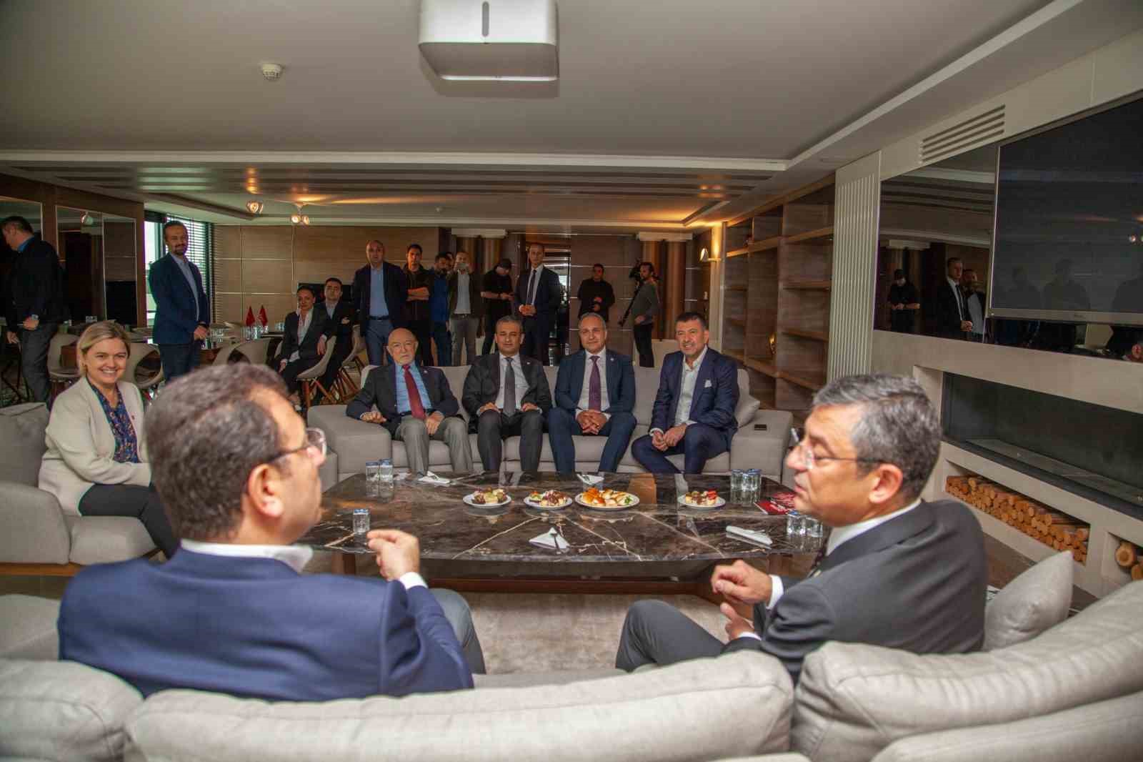 İBB Başkanı İmamoğlu, CHP Genel Başkanı &Ouml;zel&rsquo;i ziyaret etti
