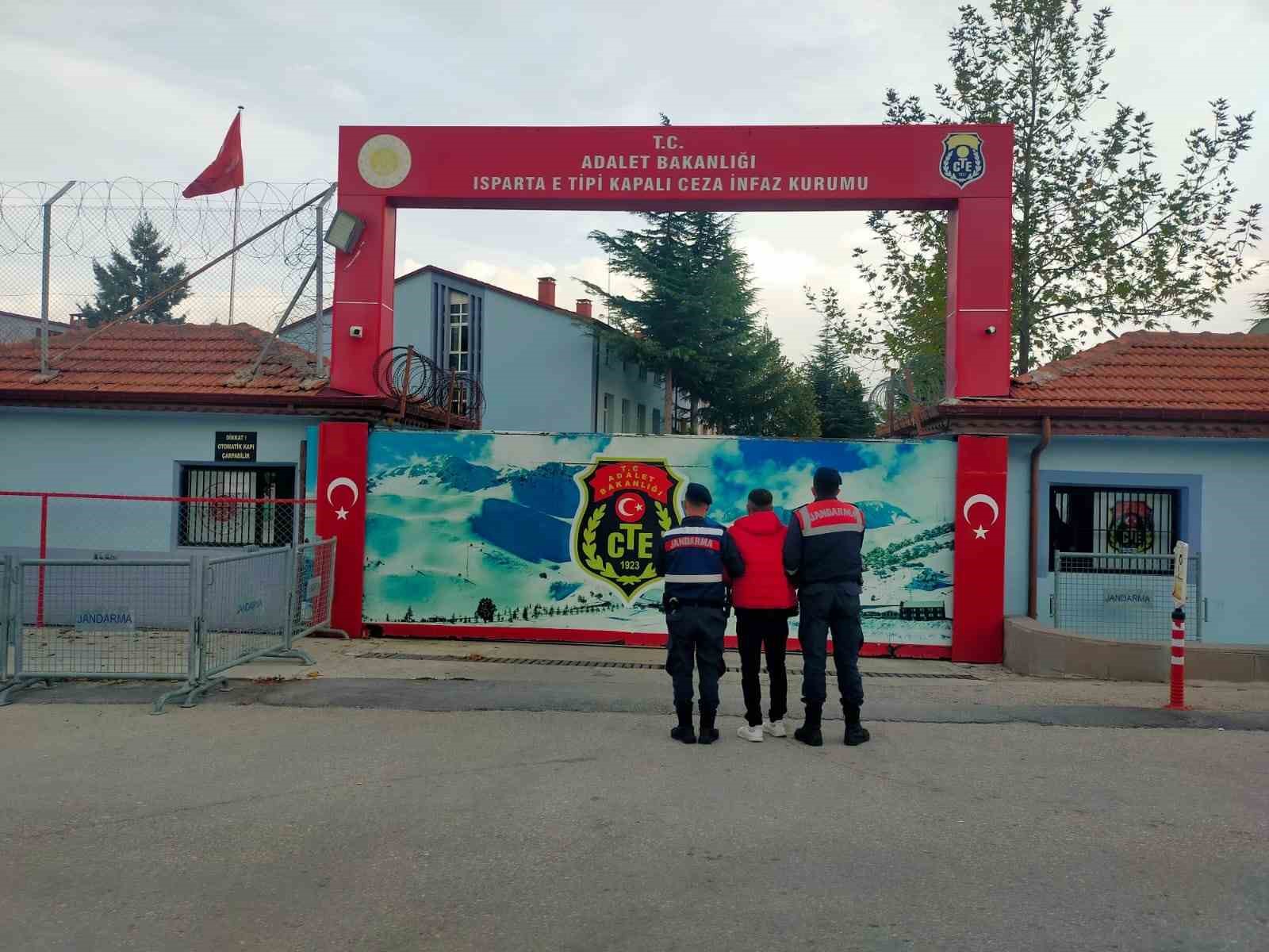 Göçmen kaçakçılığı operasyonunda 1’i DEAŞ şüphelisi toplam 8 kişi yakalandı