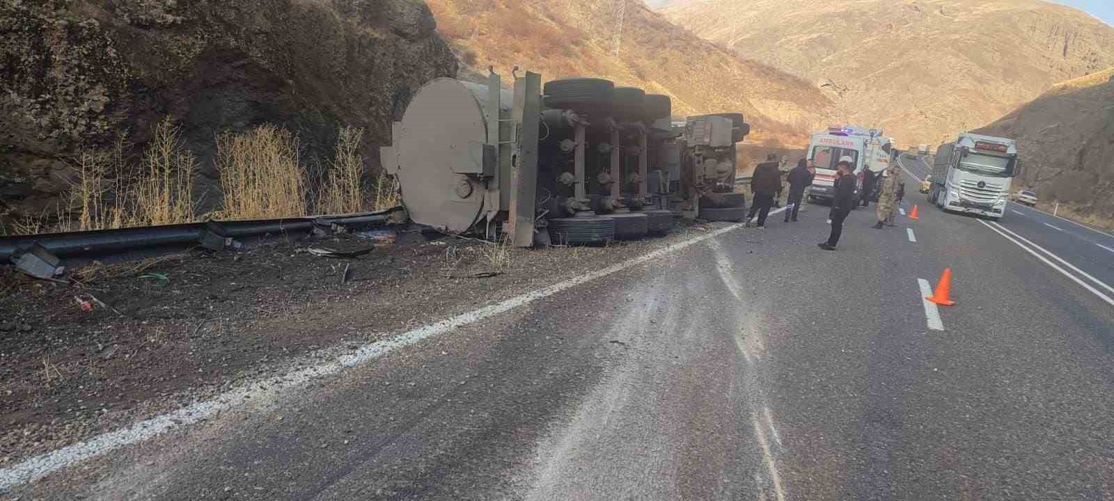 Ağrı’da kaza yapan tanker sürücüsü hayatını kaybetti