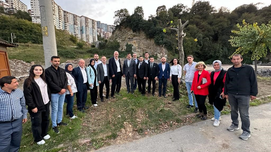 Bin 500 kişilik spor salonunun yapılacağı sahayı incelediler
