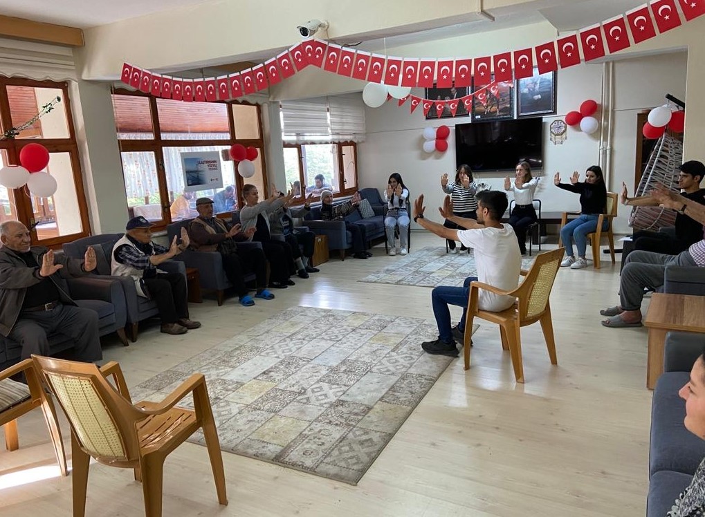 NEVÜ Öğrencilerinden ’Nesiller Arası Dayanışma’ etkinliği