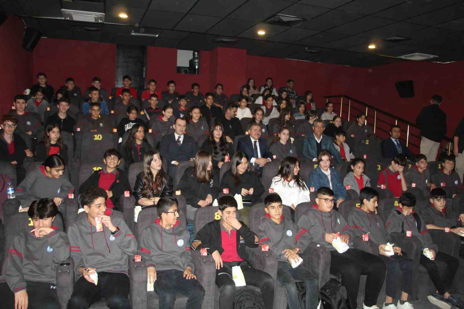 Şırnak’ta ’Sinemaya Gitmeyen Öğrenci Kalmasın Projesi’ devam ediyor
