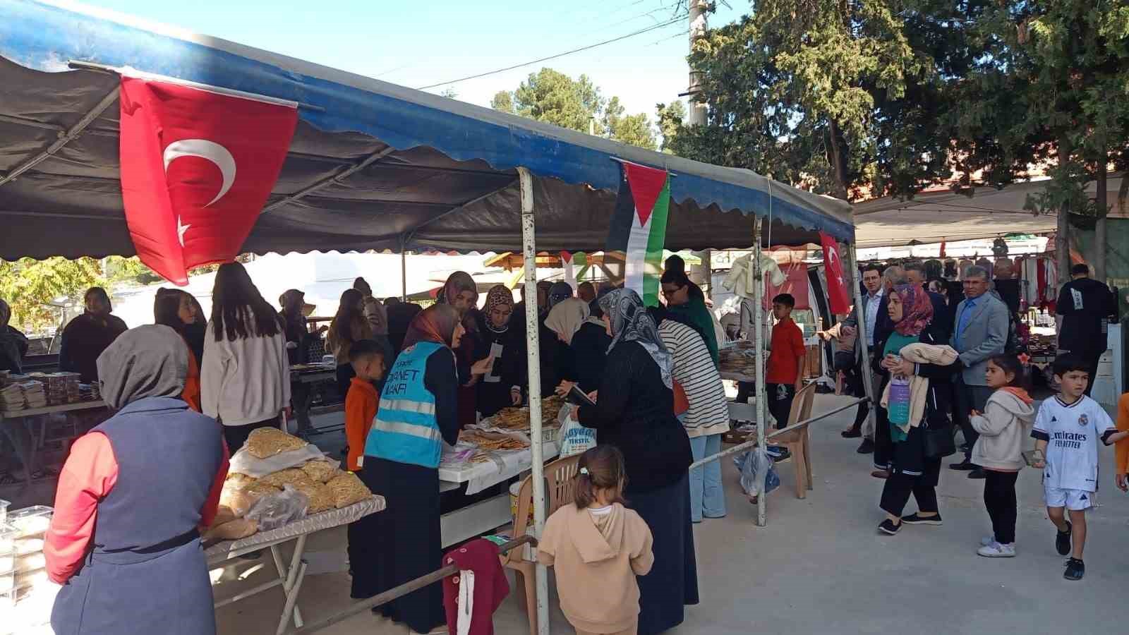 Burdur’da Filistin’e destek için “Hayır Çarşısı” kuruldu