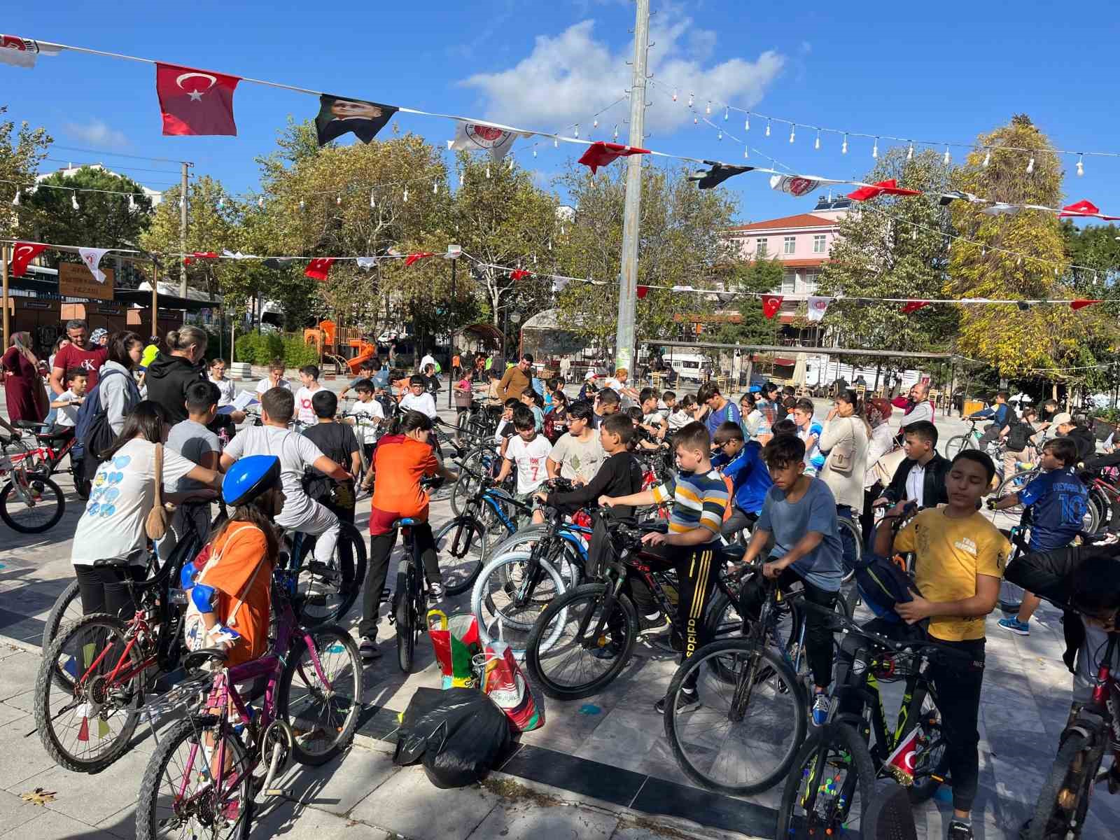 Ayvacık’ta bisiklet turu etkinliği