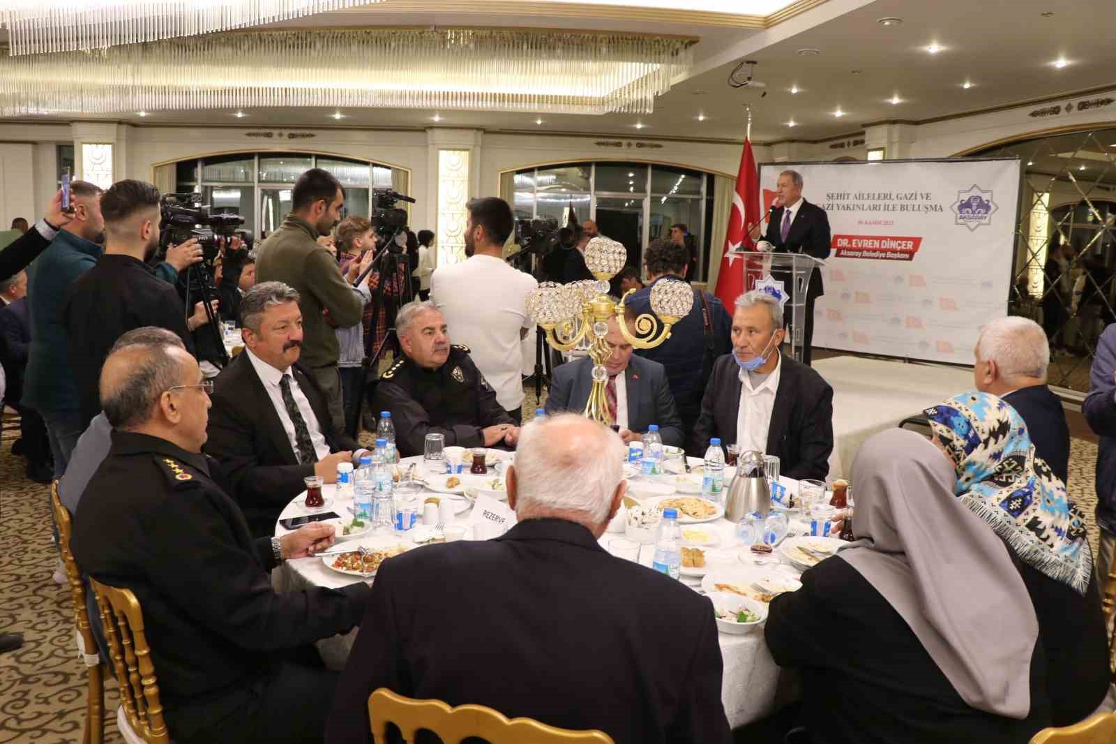 Milli Savunma Komisyonu Başkanı Akar şehit yakınları ve gazilerle buluştu

