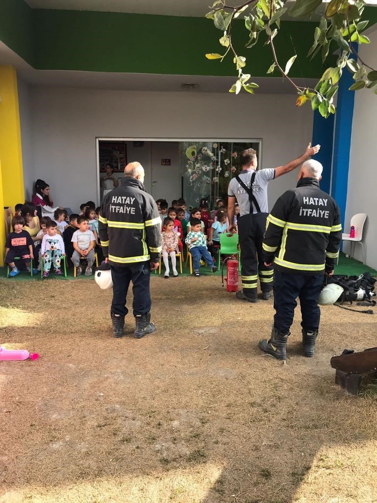 Hatay’da minik öğrencilere itfaiye eğitimi