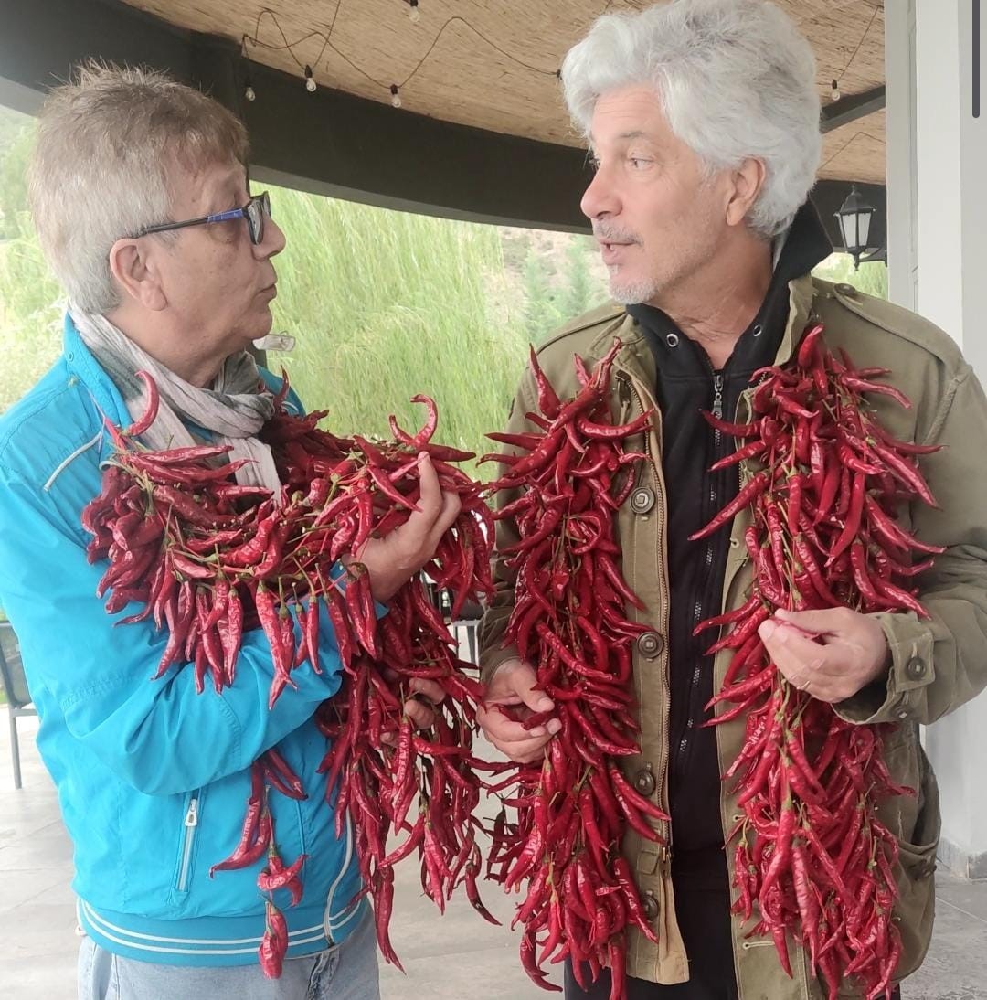 Duayen tiyatrocu Uygur kardeşler ’Çukurören Biberi’ne hayran kaldı