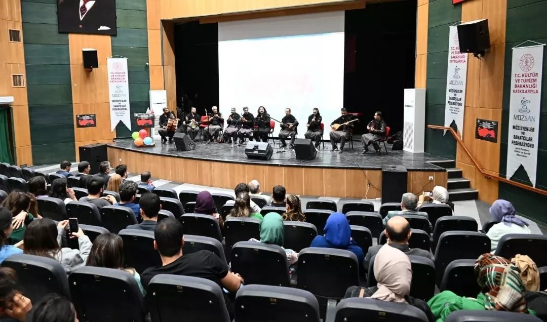 Osmaniye’de ’Asrın Felaketi Kültür ve Sanat Etkinlikleri’ çerçevesinde konser düzenlendi