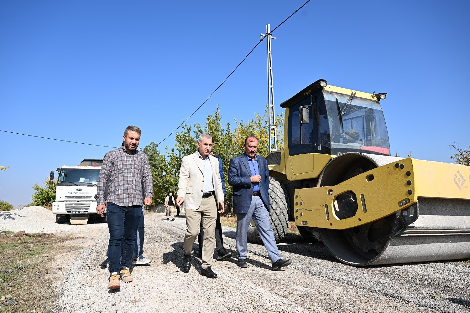 Yeilyurtta yollar daha konforlu hala getiriliyor
