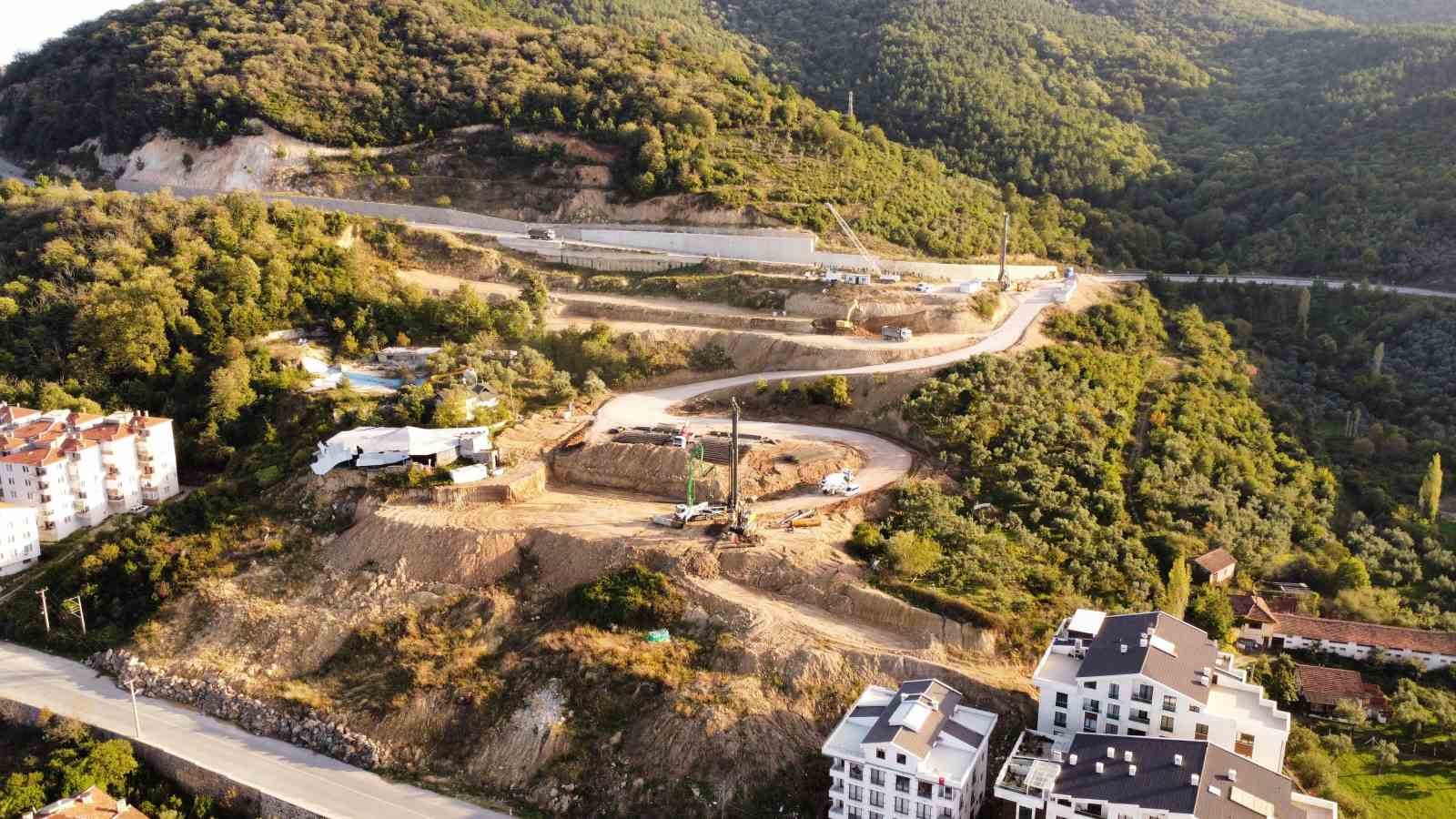 Çınarcık’ta heyelanlı bölge bin 200 fore kazıkla sağlamlaştırılacak