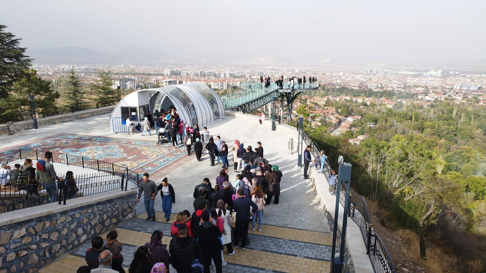 Cam Seyir Terası, 10 günde 75 bin ziyaretçi ağırladı