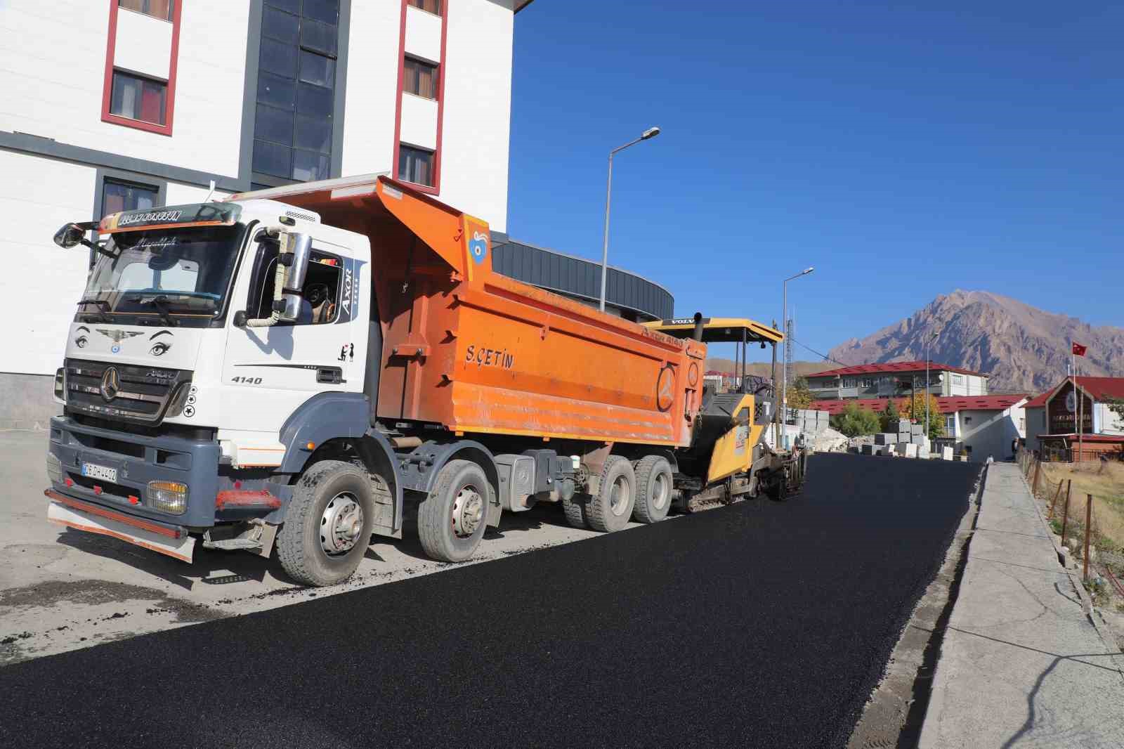 Hakkari Belediyesinden asfalt çalışması
