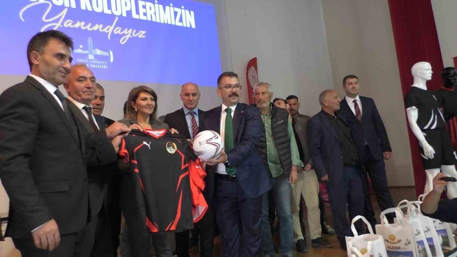 Iğdır Valiliğinden amatör spor kulüplerine destek