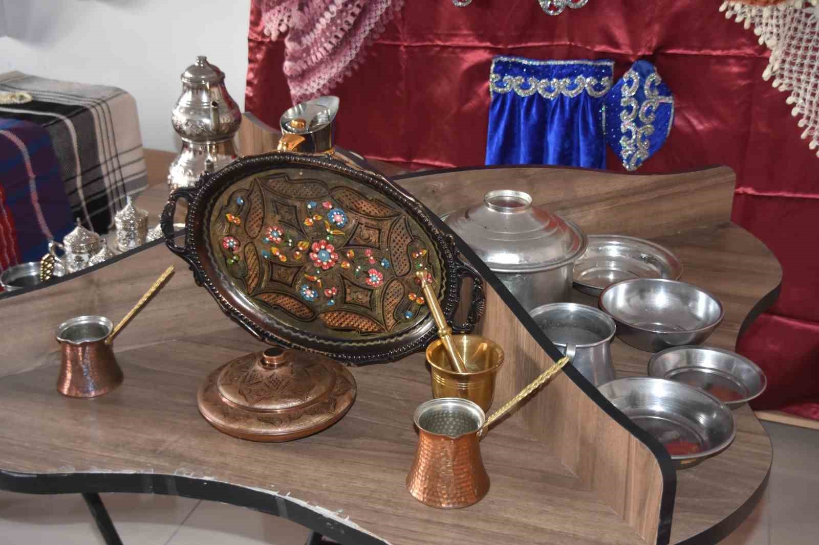 Bitlis’te ‘Kültürel Değerlerimiz’ sergisi açıldı