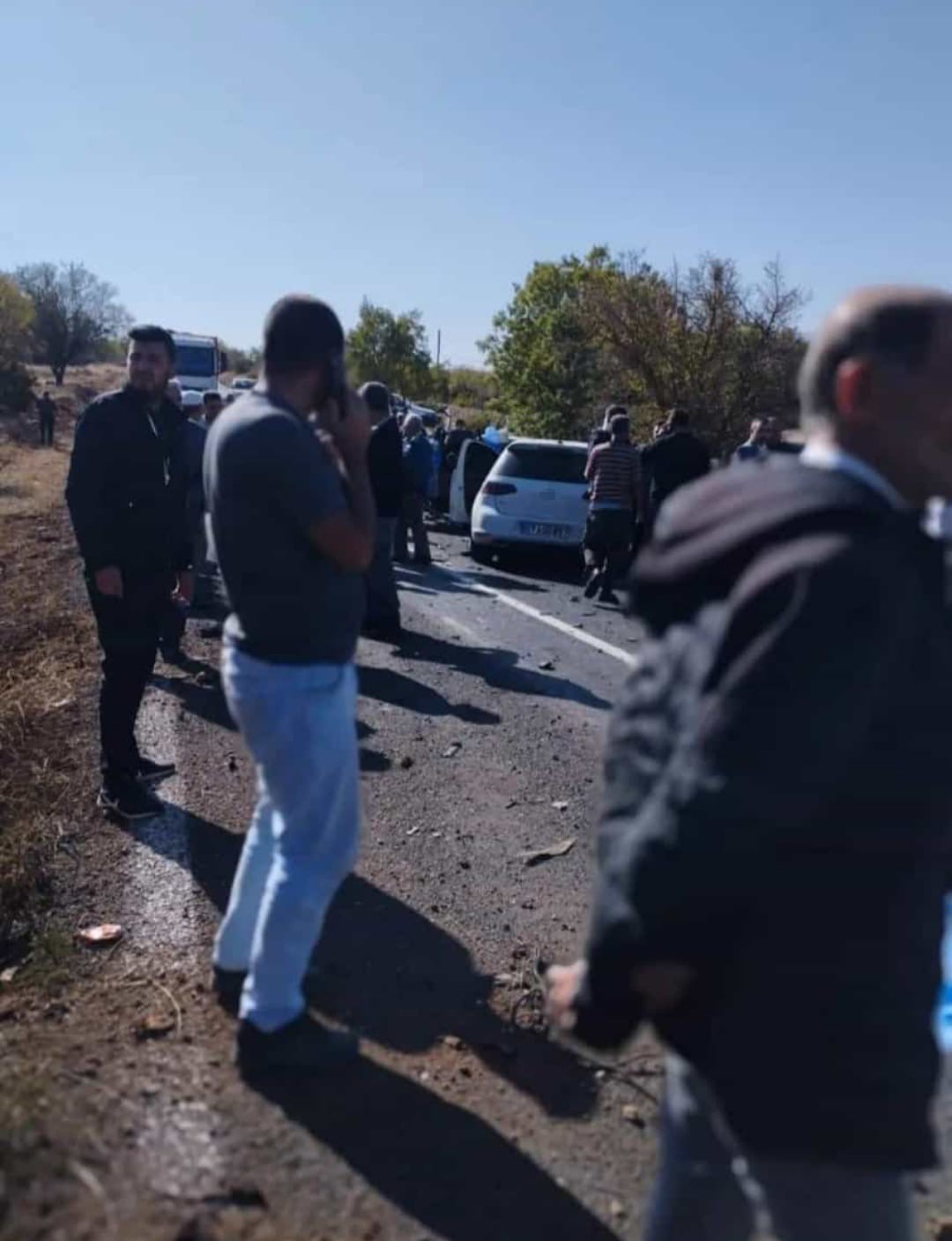 Diyarbakır&rsquo;da 3 aracın karıştığı kazada 1 kişi &ouml;ld&uuml;, 6 kişi yaralandı
