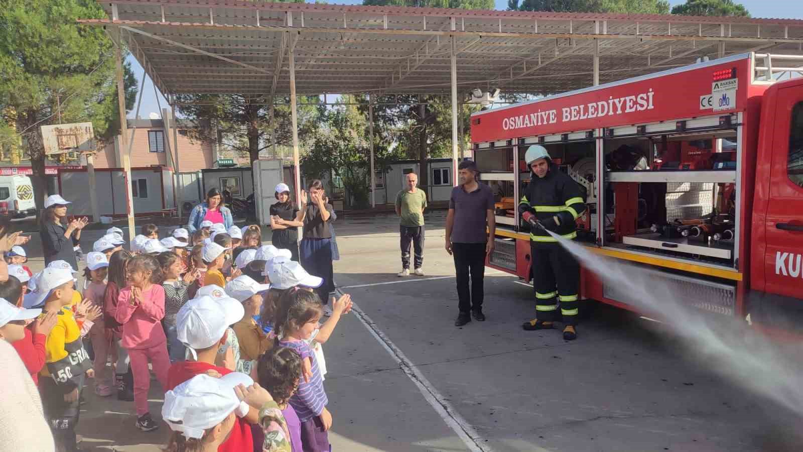 Osmaniye’de minik öğrenciler itfaiye ile tanıştı