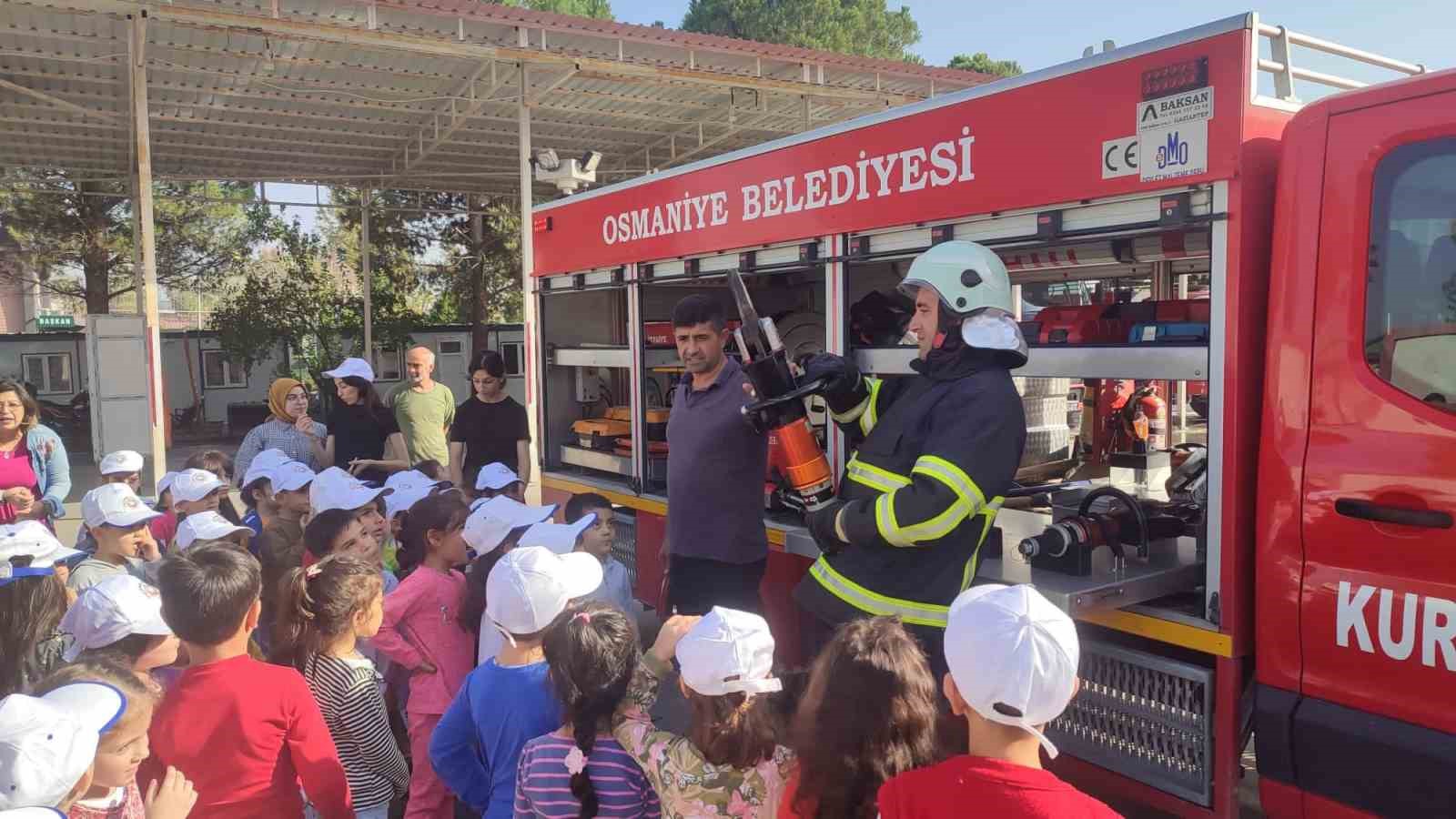 Osmaniye’de minik öğrenciler itfaiye ile tanıştı
