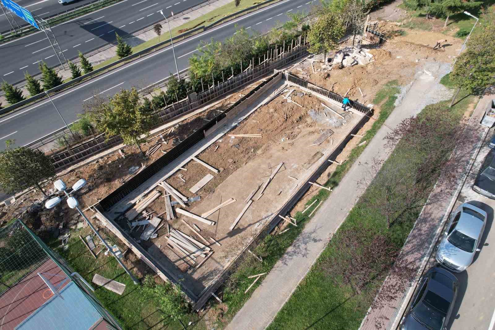 Çayırova’da halı saha mesaisi