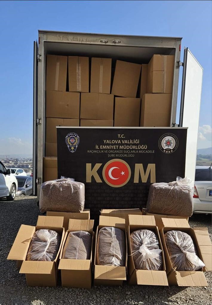 Osman Gazi Köprüsü’nde durulan kamyonda tonlarca tütün yakalandı