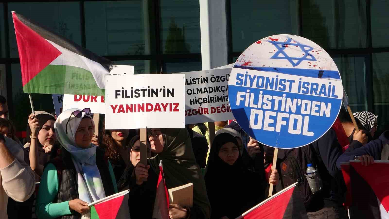 Uşak Üniversitesi akademisyen ve öğrencileri Filistin’de yaşanan insanlık dramına sessiz kalmadı