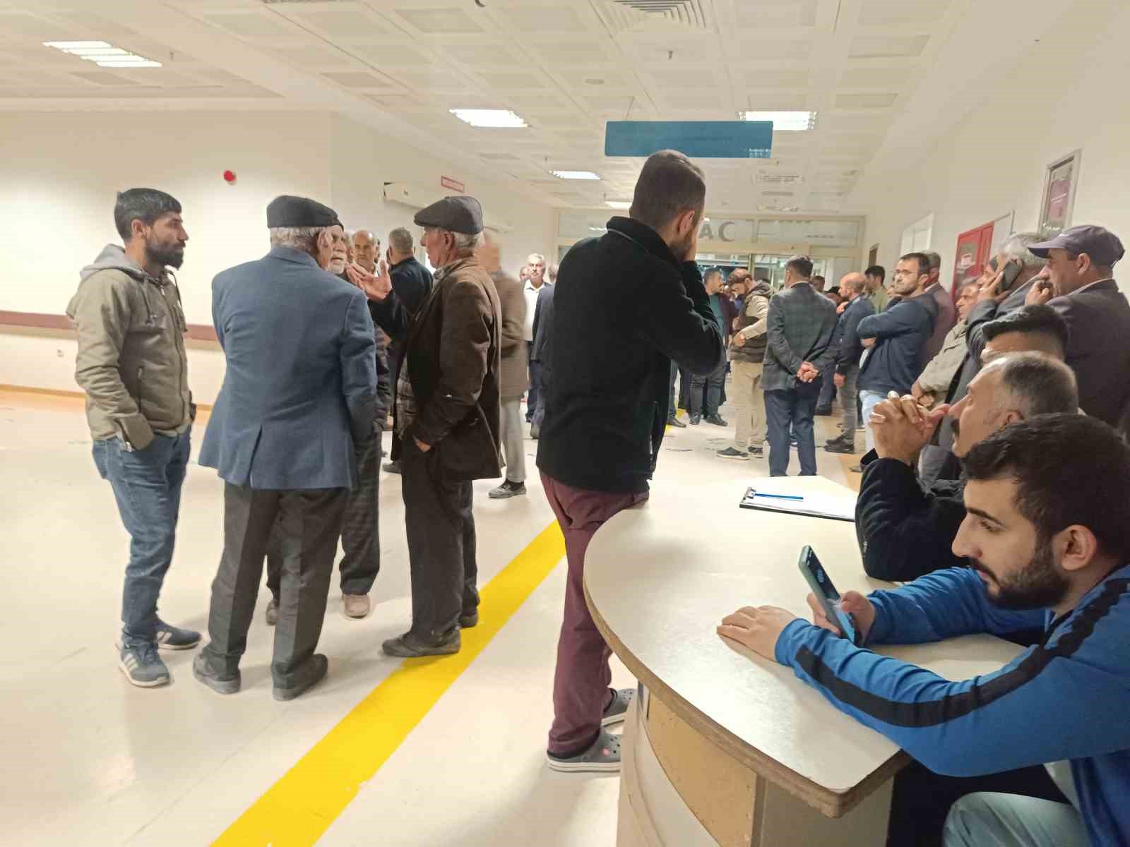 Siirt&rsquo;te minib&uuml;s takla attı: 4 yaralı
