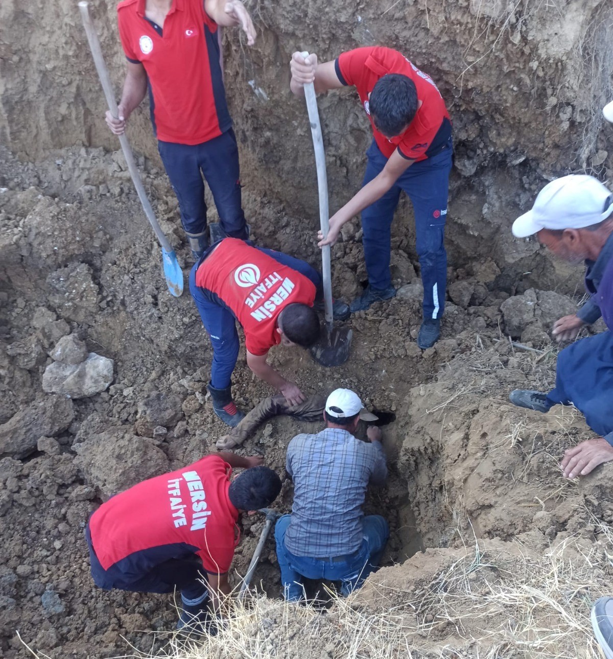 Mersin’de su kuyusu açmaya çalışan 2 kişi göçük altında kalarak öldü