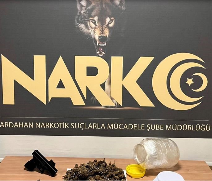 Ardahan&rsquo;da uyuşturucu ve silah ka&ccedil;ak&ccedil;ılığı operasyonu: 4 g&ouml;zaltı
