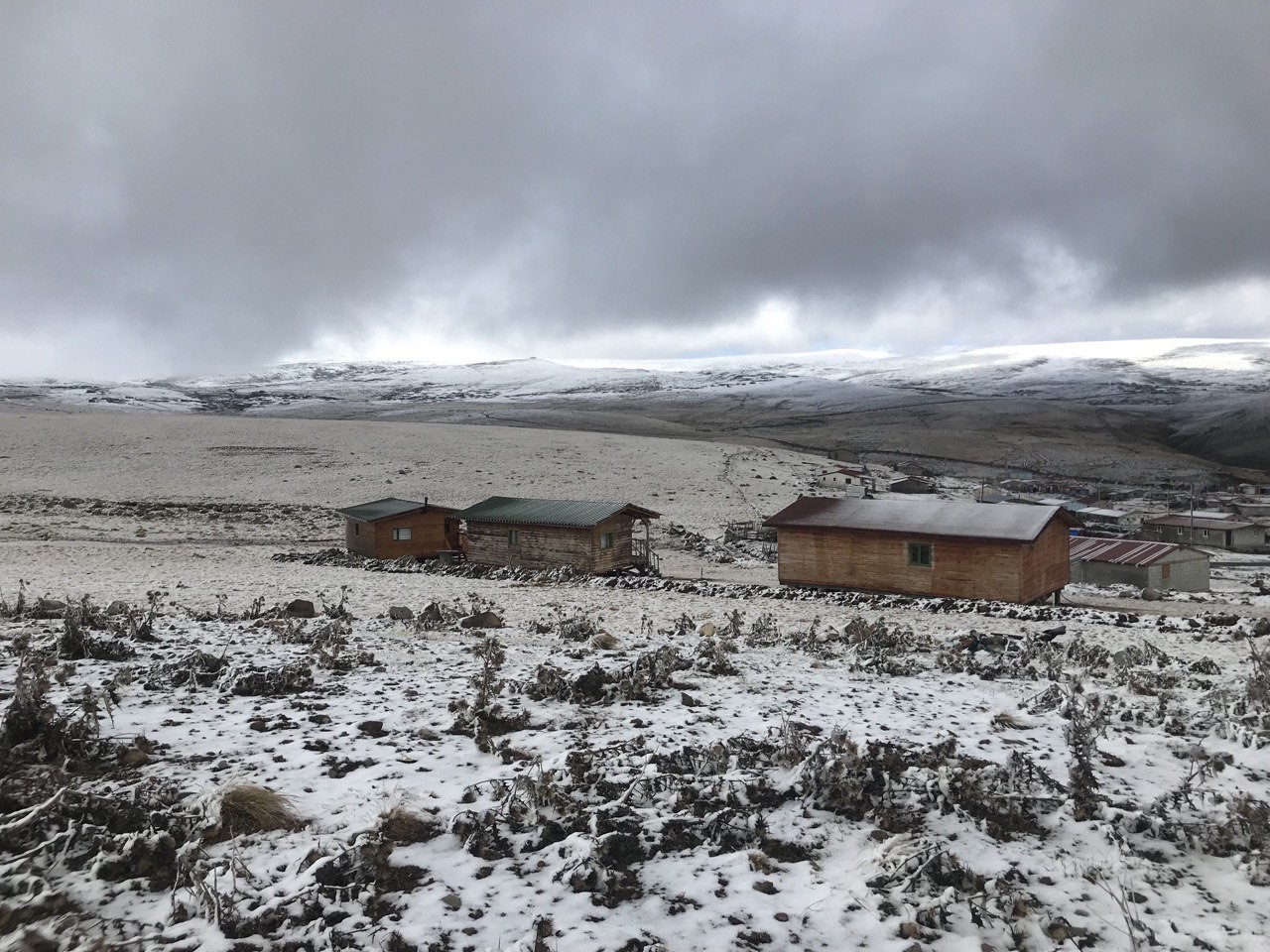 Ardahan&rsquo;ın y&uuml;ksek kesimleri karla kaplandı

