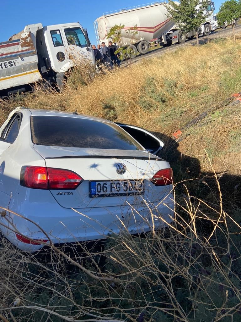 Mardin&rsquo;de takla atan otomobil şarampole yuvarlandı: 4 yaralı
