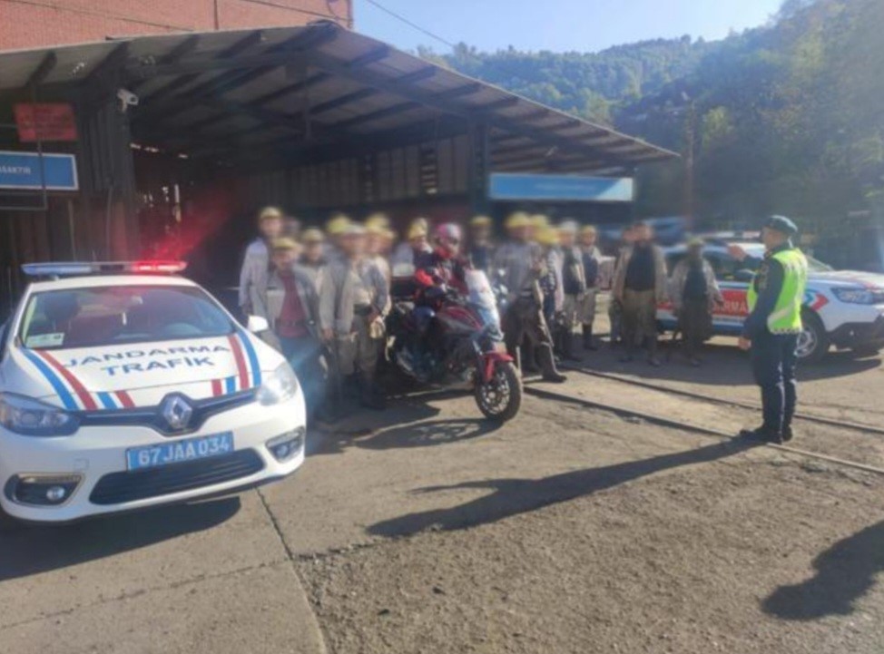 Jandarmadan maden iş&ccedil;ilerine hayati uyarı, "Kask ve Baret Hayat Kurtarır"
