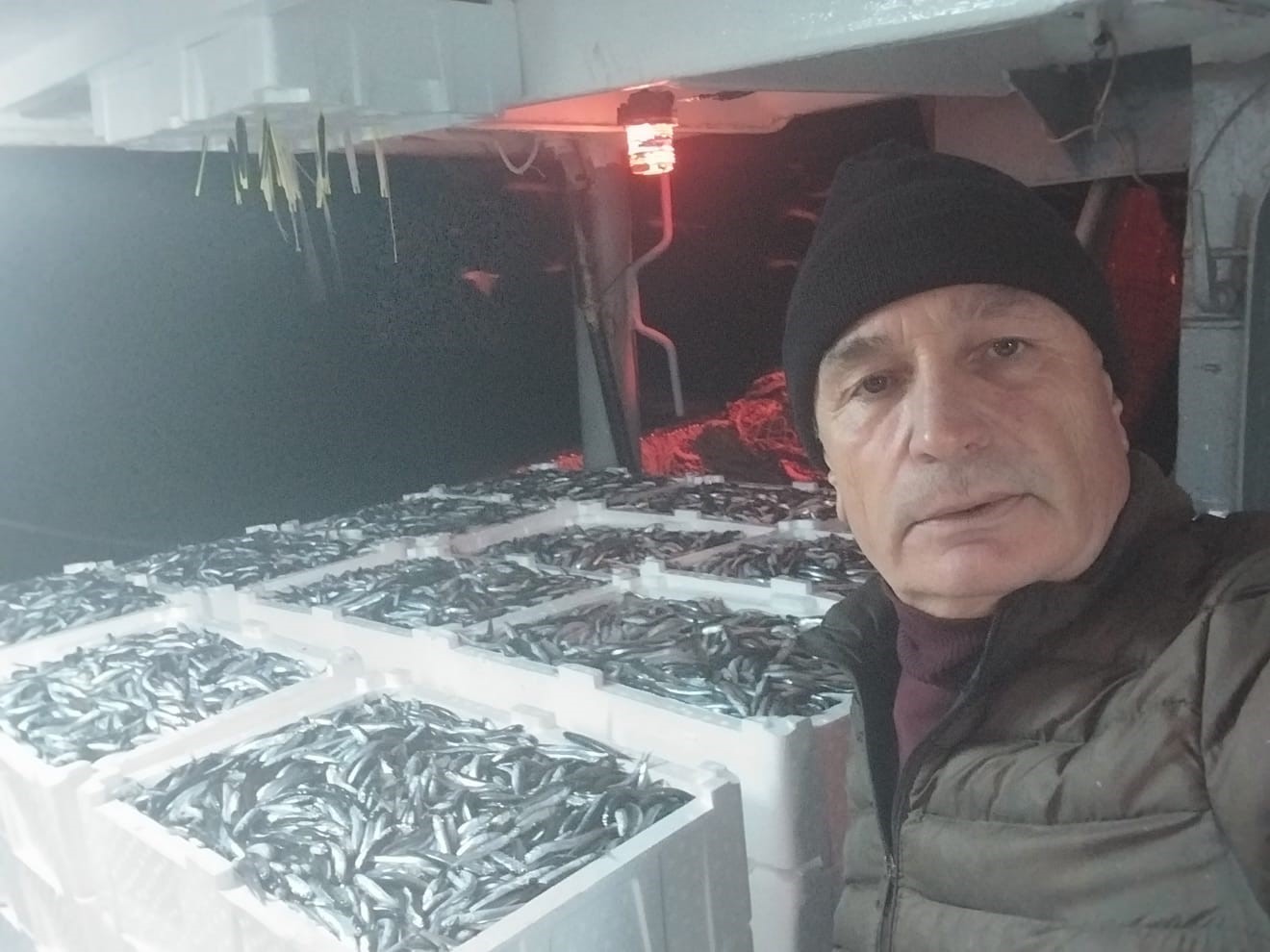 Balık&ccedil;ıların y&uuml;z&uuml; hamsi ile g&uuml;ld&uuml;
