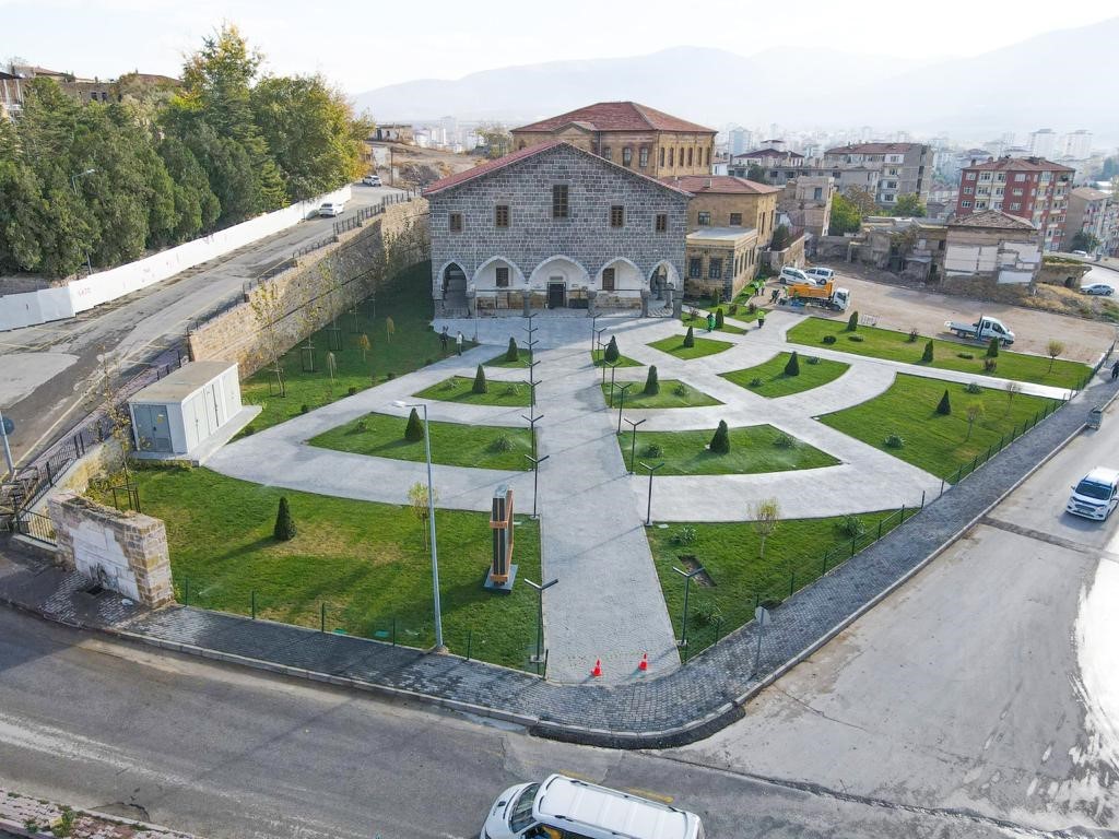 Niğde Kale 100. Yıl Halk Kütüphanesi Açılışa Gün Sayıyor