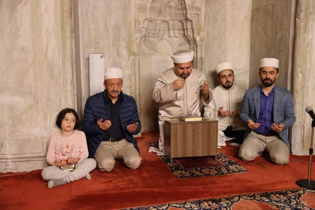 Edirne&rsquo;de eller Filistin i&ccedil;in semaya kaldırıldı
