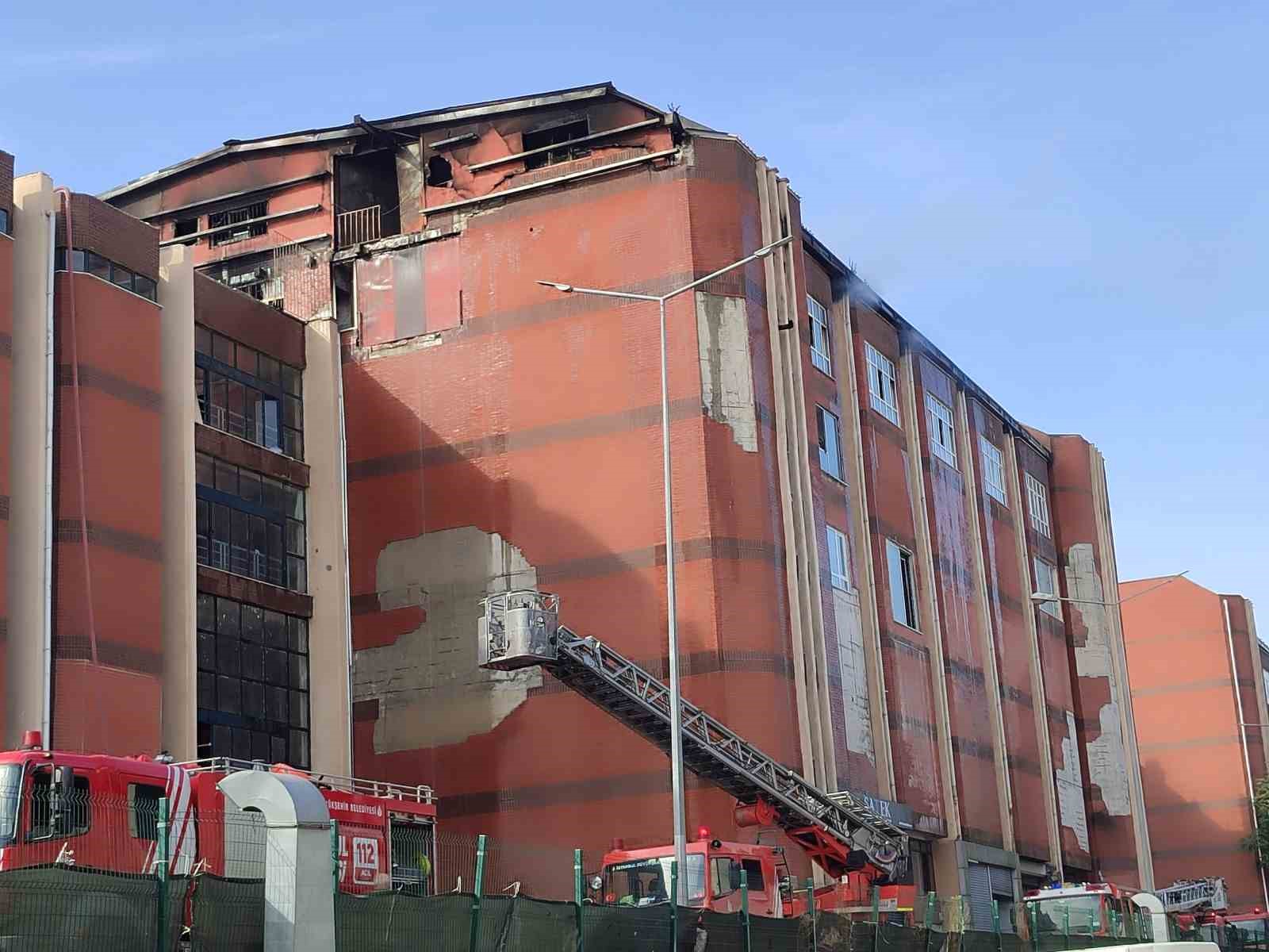 Başakşehir’de ayakkabı imalathanesinde çıkan yangın 4 saat sonra söndürüldü