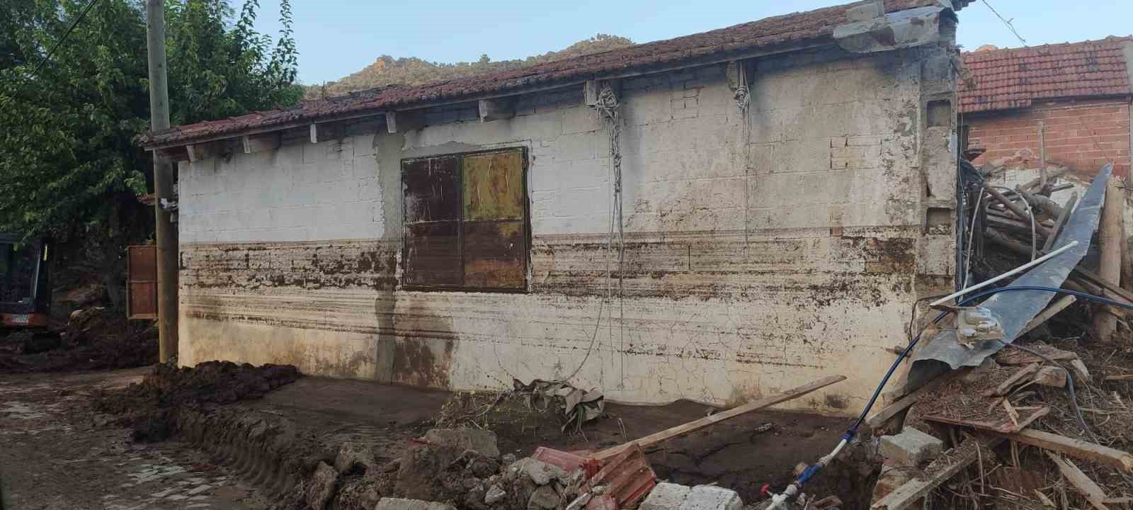 Kisir K&ouml;y&uuml; Muhtarı Suna, selin vurduğu k&ouml;ylerin &rsquo;Afet B&ouml;lgesi&rsquo; ilan edilmesini istedi
