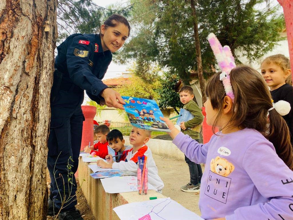 Burdur&rsquo;da vatandaşlara aile i&ccedil;i şiddetle m&uuml;cadele eğitimi verildi
