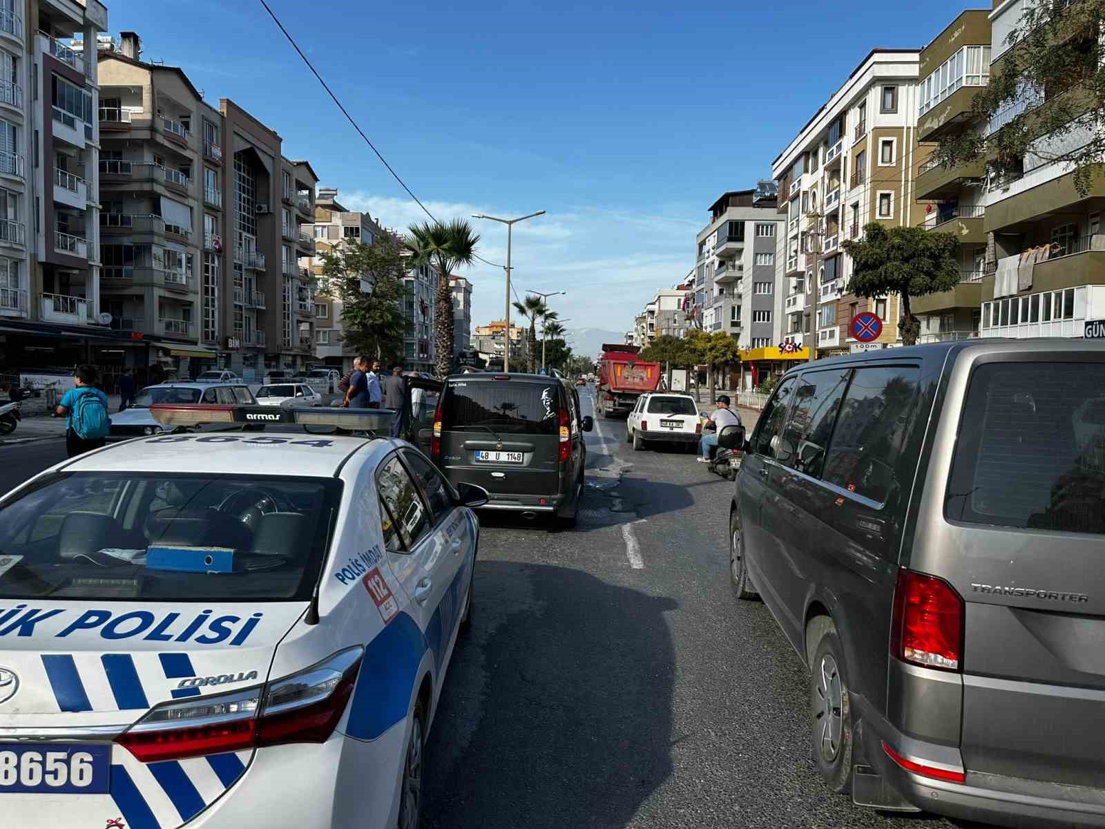 Milas’ta zincirleme trafik kazası: 1’i çocuk 2 kişi yaralandı