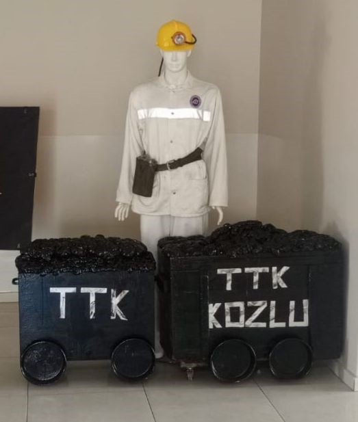 Sınıf maden ocağına &ccedil;evrildi, &ouml;ğrencilere madencilik sekt&ouml;r&uuml; anlatıldı
