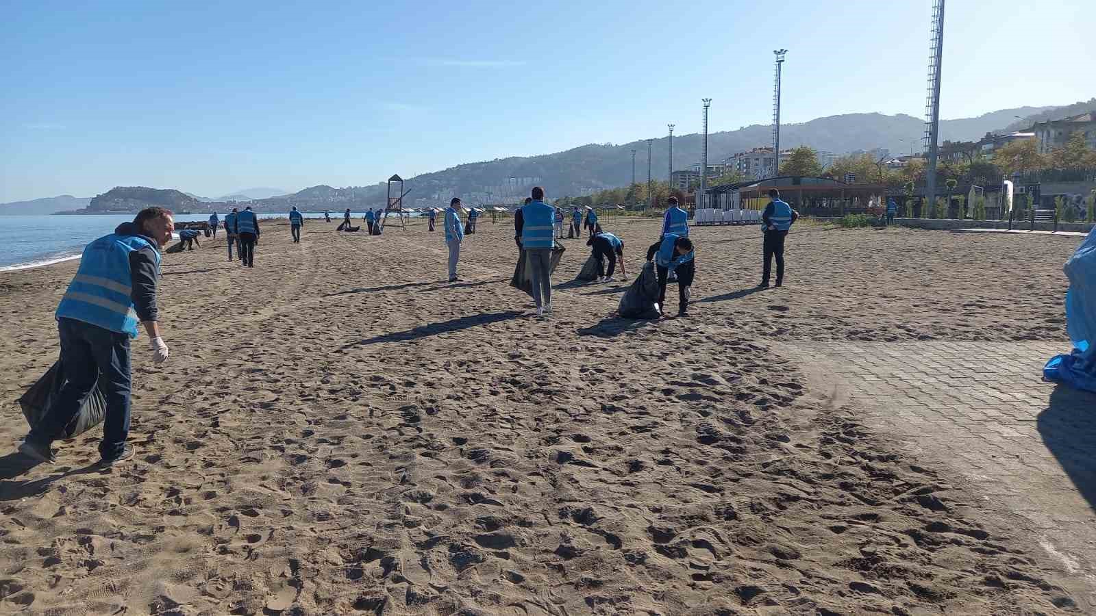 Giresun’da denetimli serbestlik tedbiri altındaki yükümlülerden çevre temizliği