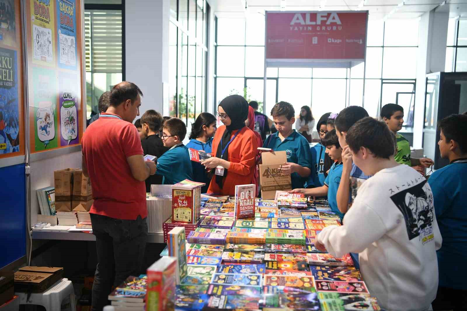 Çayırova 4. Kitap Günlerine öğrenci akını